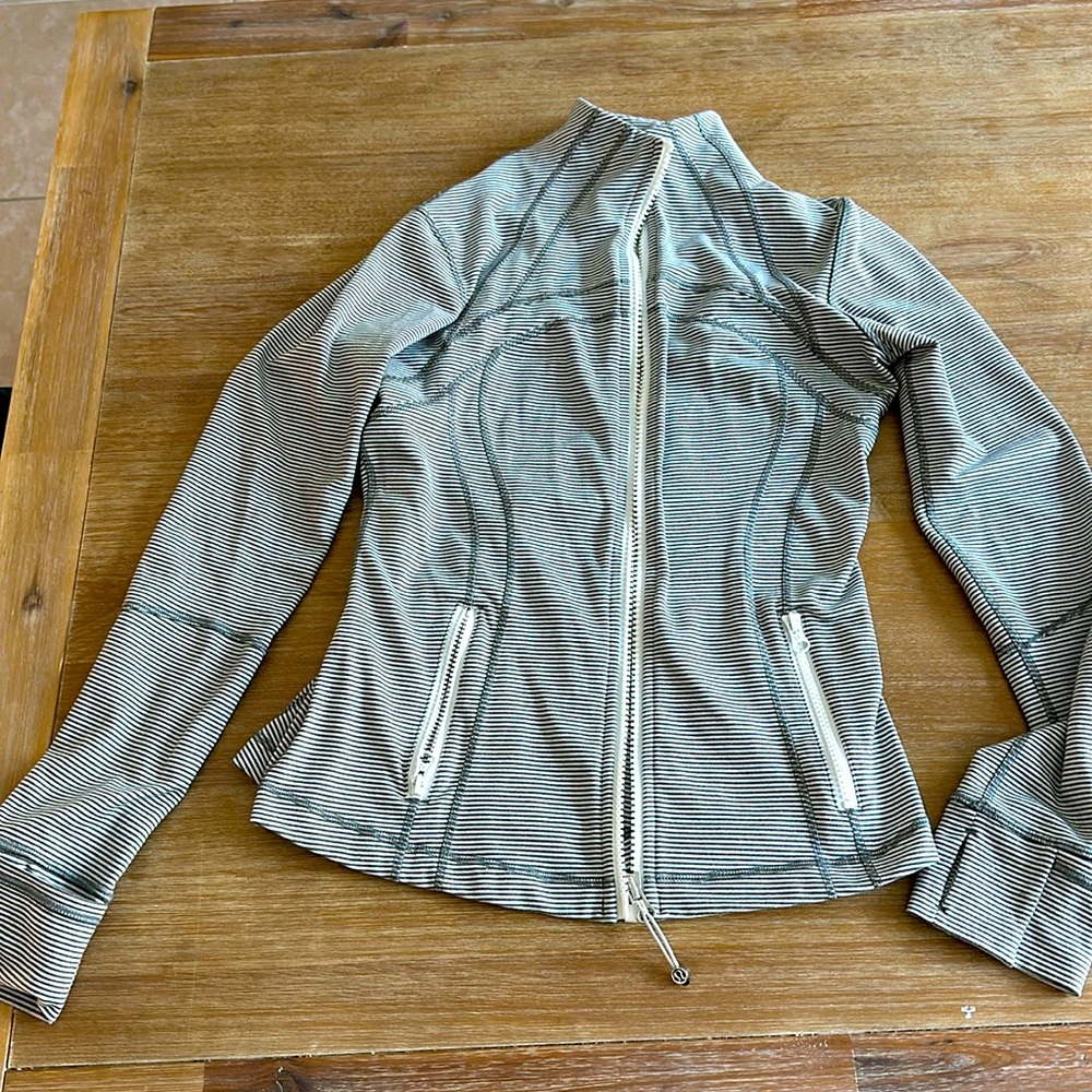 Amazing perfect condition LULULEMON Define jacket